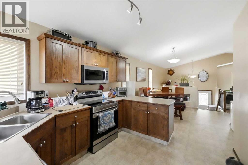 Listing photo – 96 Hinshaw Drive, Sylvan Lake