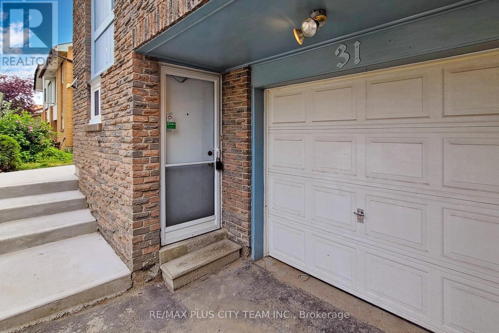 BSMT - 31 LEACREST STREET, Brampton (Westgate) — photo 2