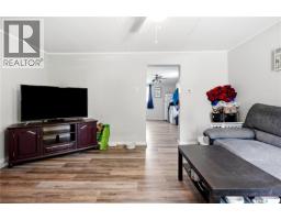 Bedroom - 916 Iroquois Street W, Moose Jaw, SK S6H5B6 Photo 6