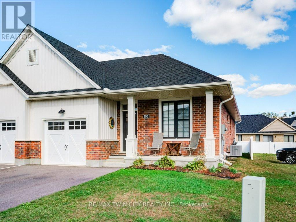 102 LIVINGSTON DRIVE, Tillsonburg — photo 2