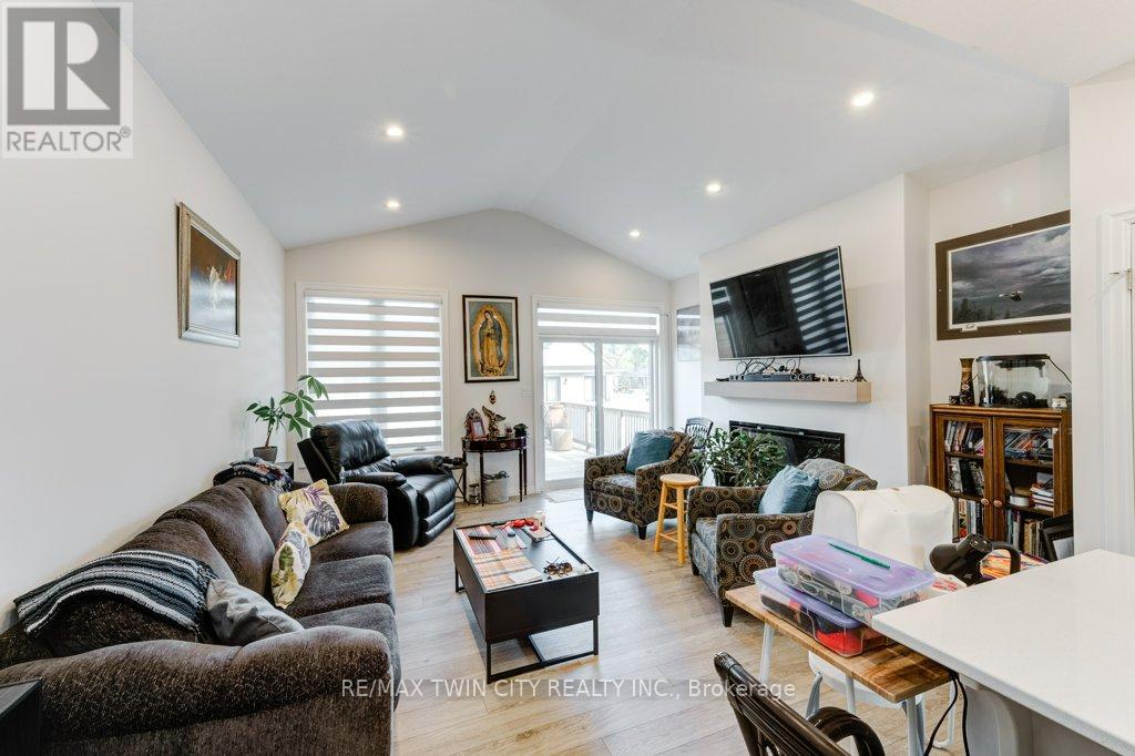 102 LIVINGSTON DRIVE, Tillsonburg — photo 8
