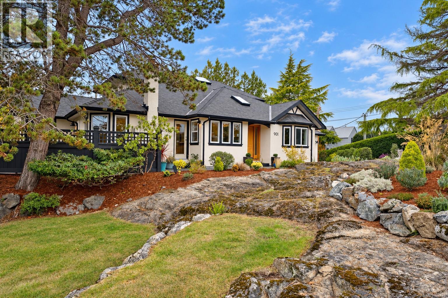  901 Foul Bay Road, Victoria