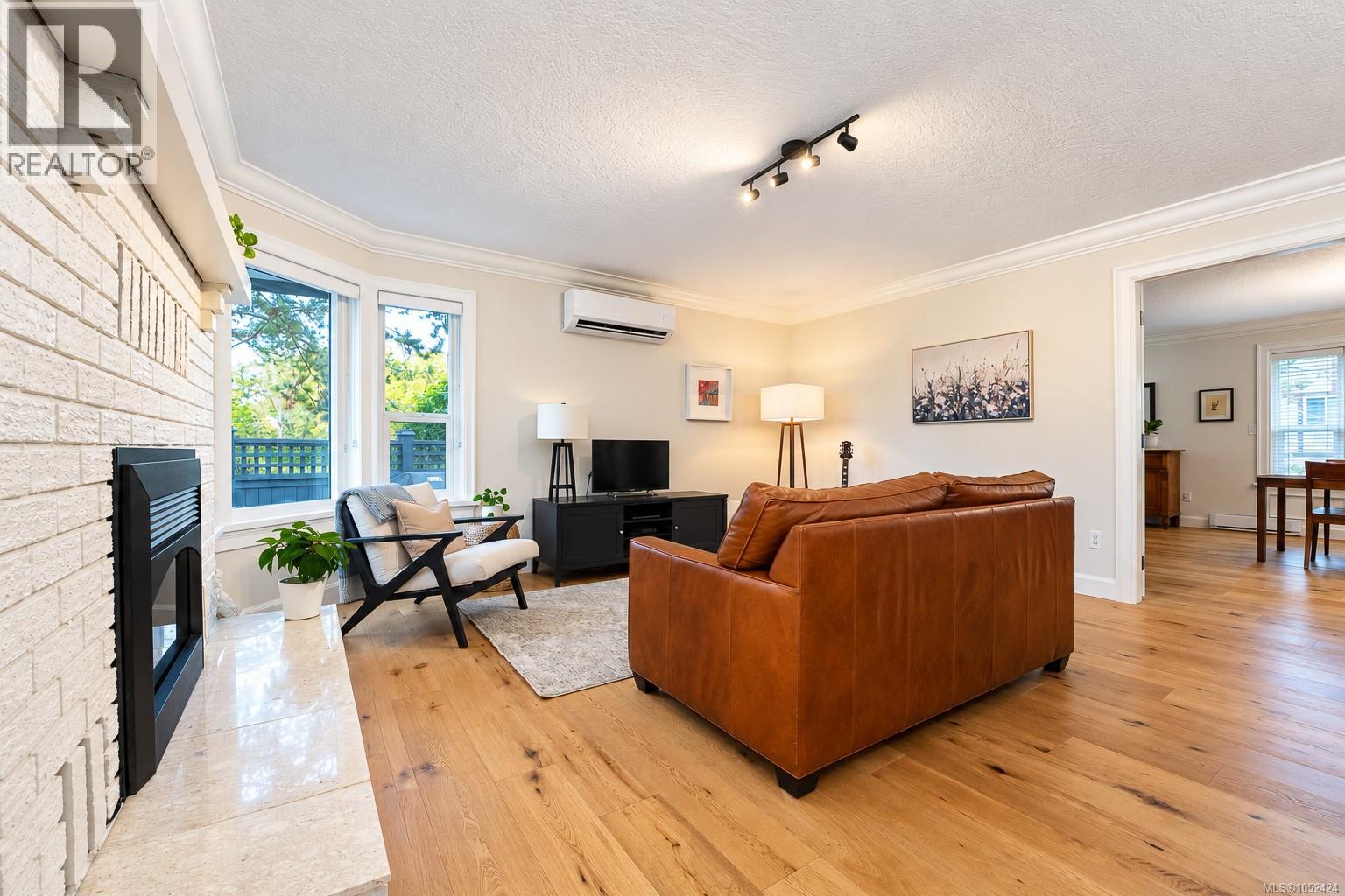  901 Foul Bay Road, Victoria