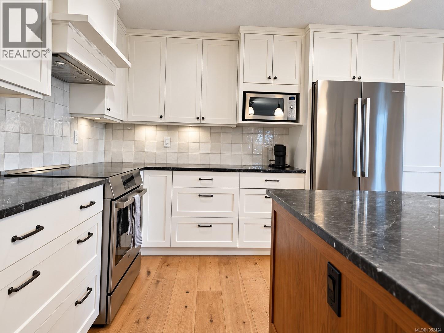 901 Foul Bay Rd - 13