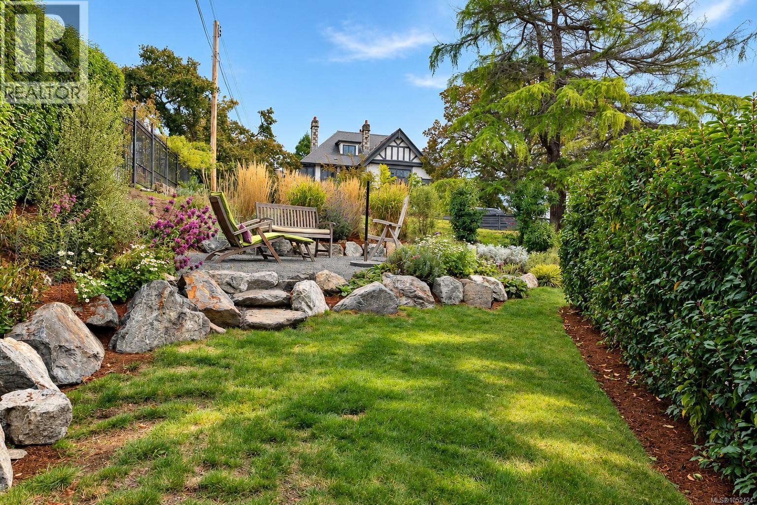  901 Foul Bay Road, Victoria