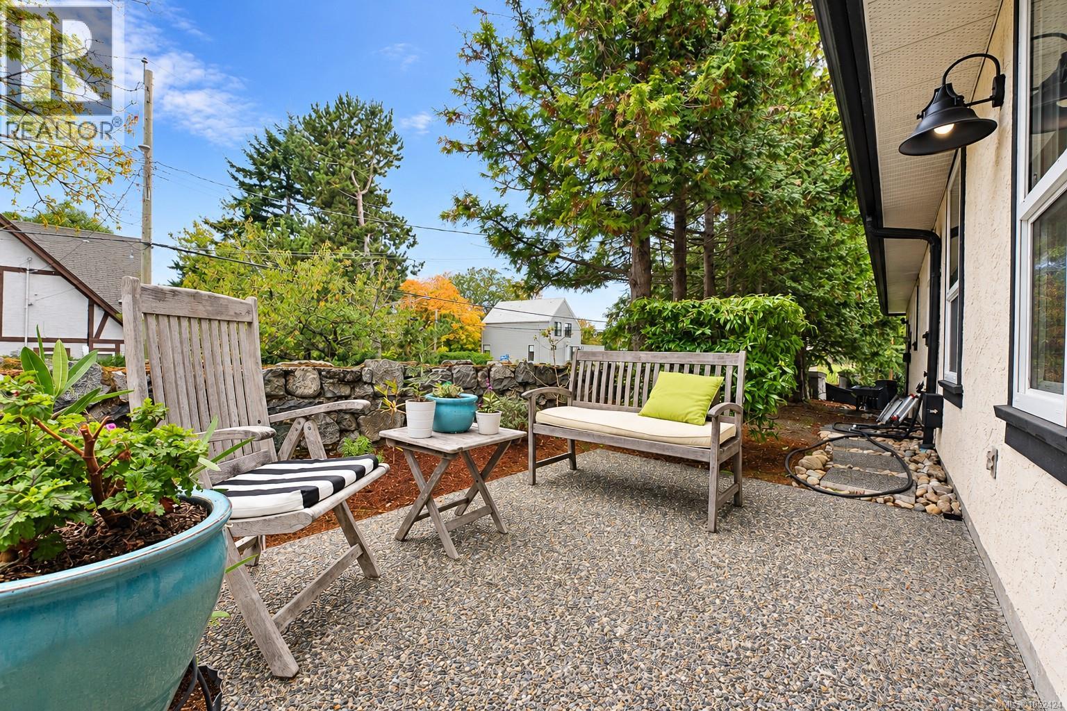  901 Foul Bay Road, Victoria