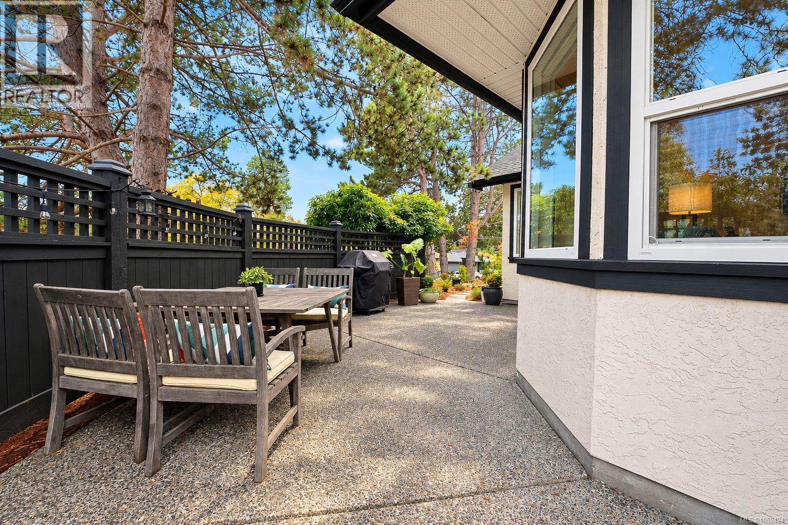  901 Foul Bay Road, Victoria