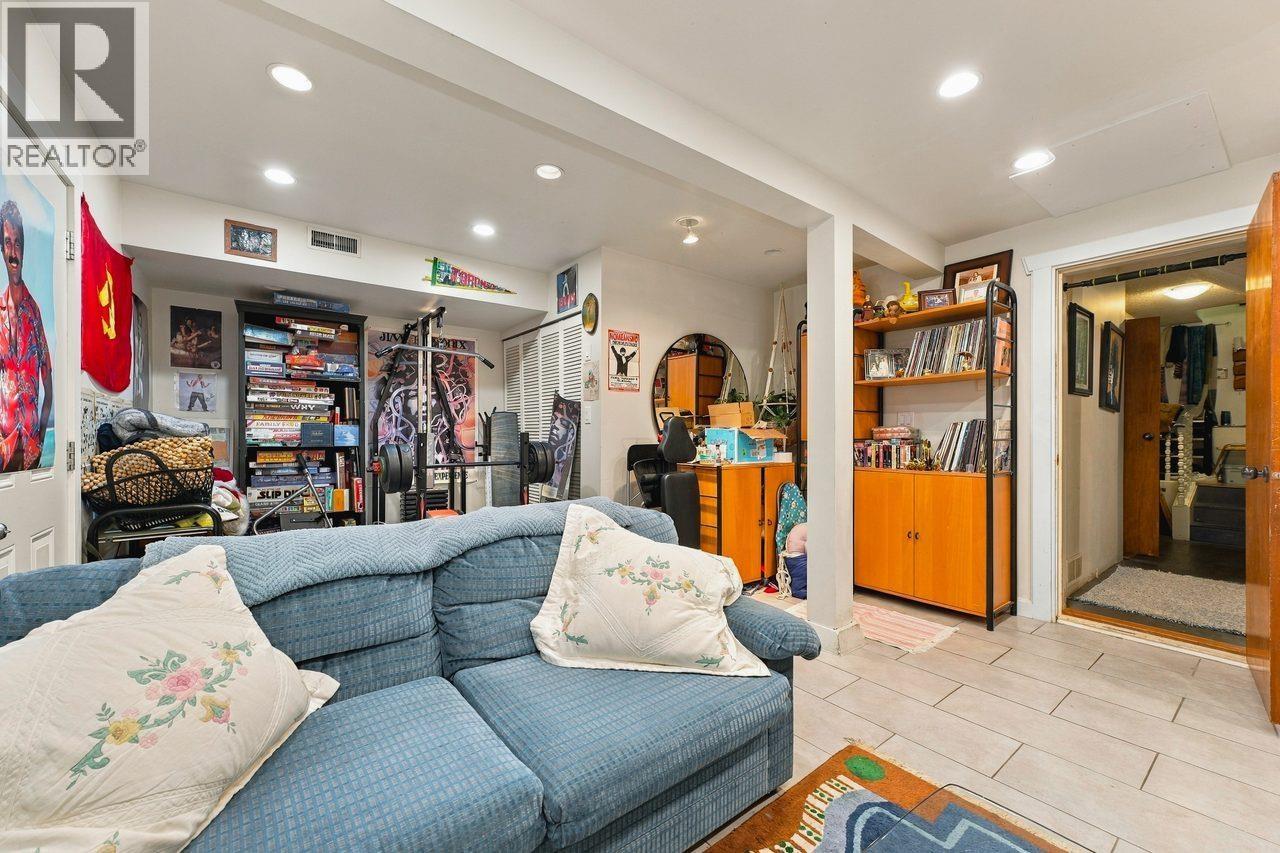 Photo of 2214 E 4TH AVENUE 27