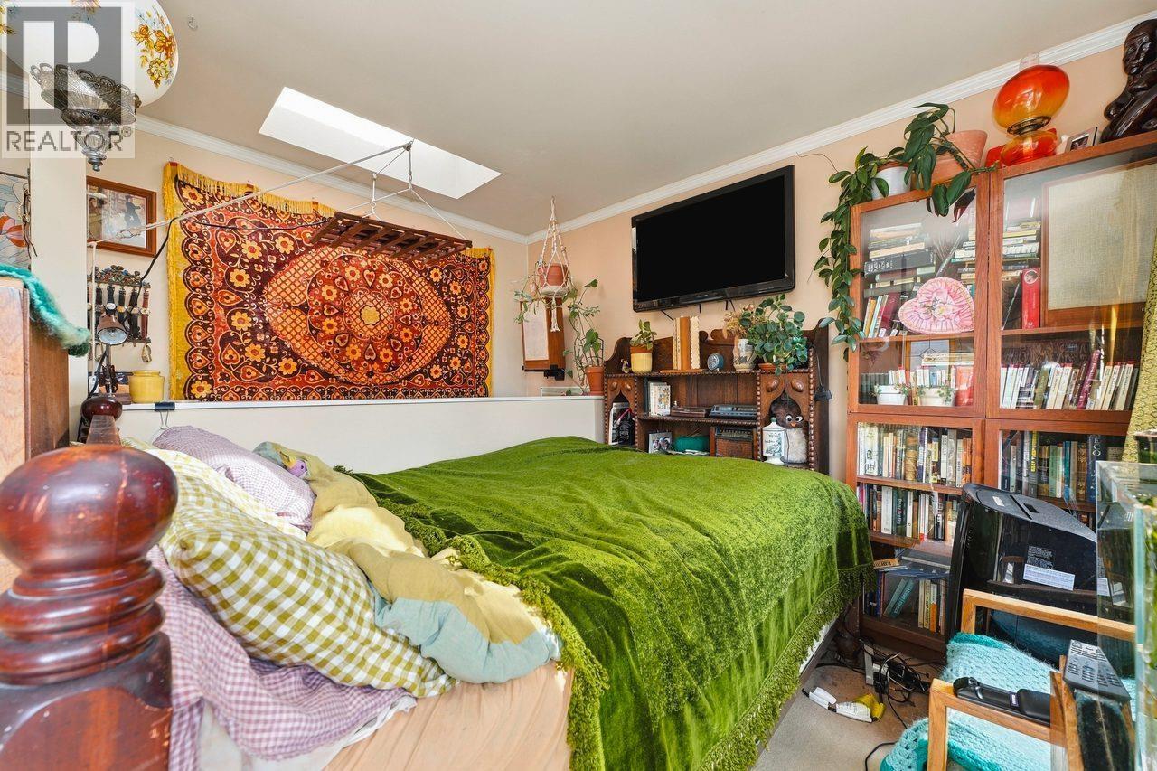Photo of 2214 E 4TH AVENUE 30