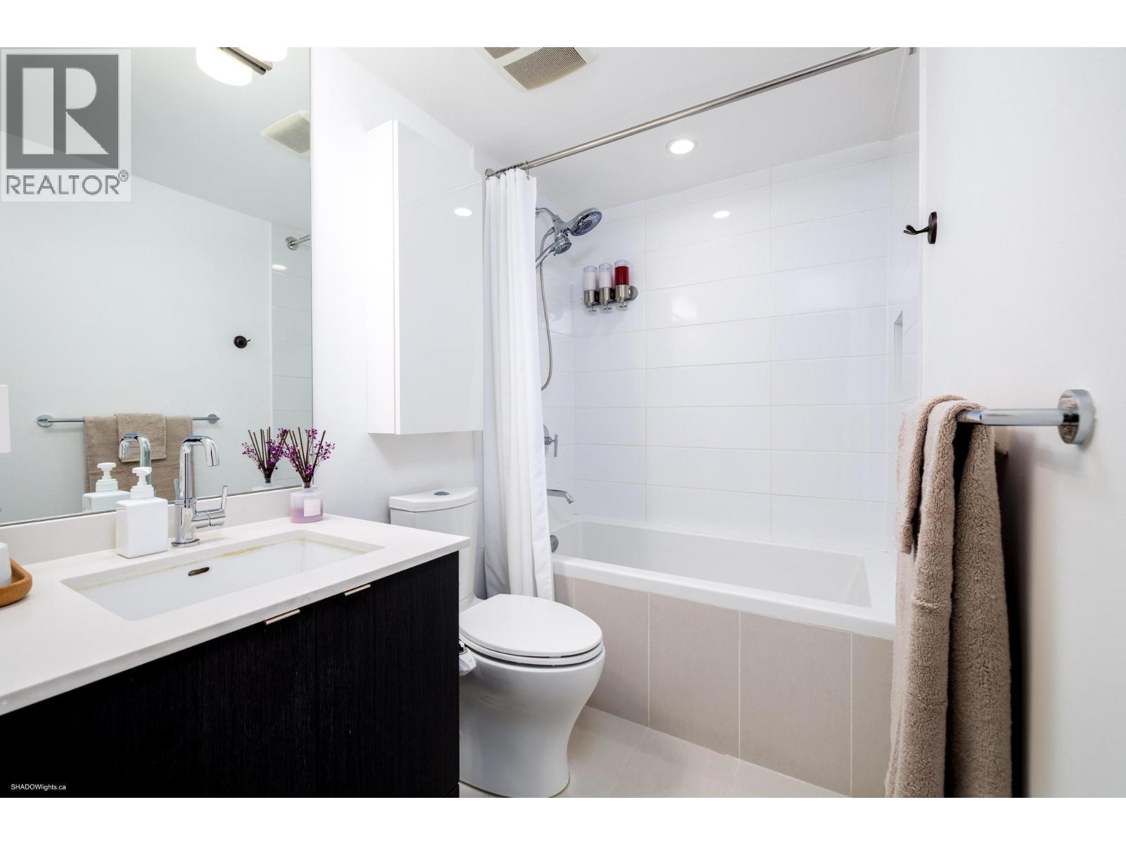 Photo of 607 161 E 1ST STREET 12