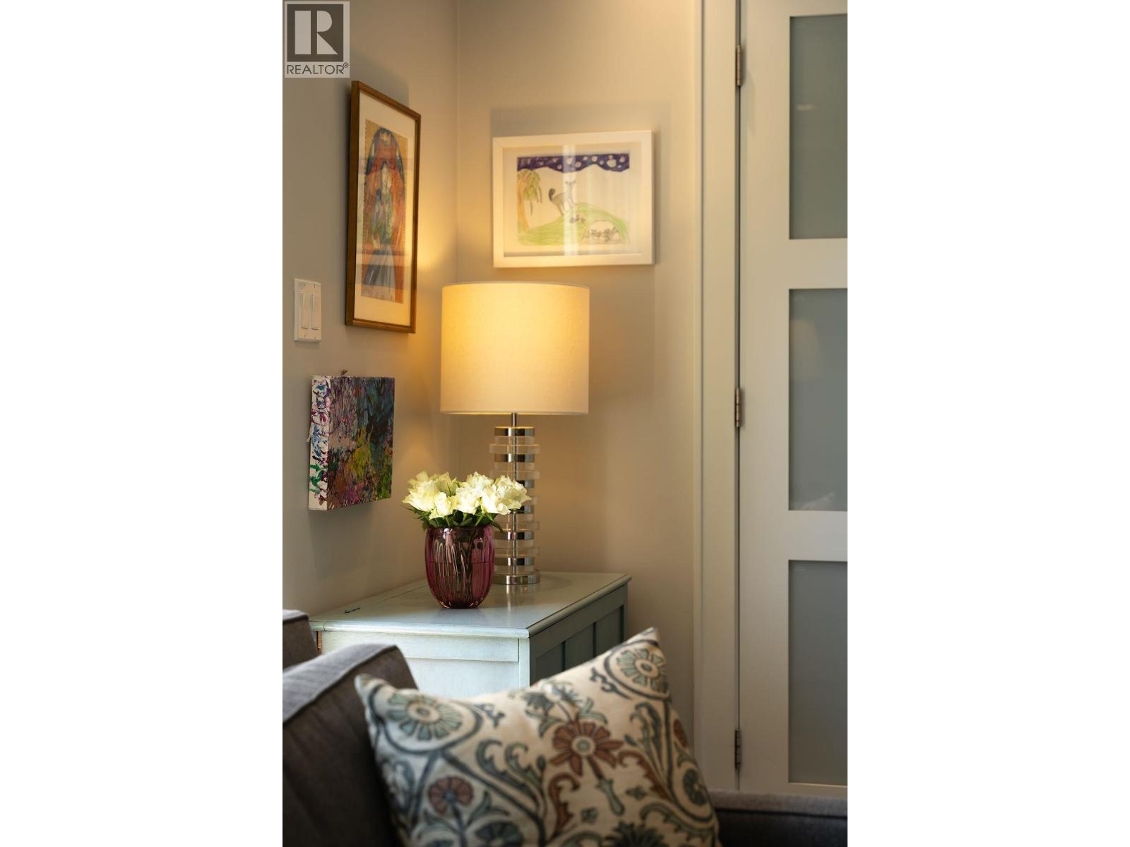 Photo of 330 W 14TH AVENUE 11