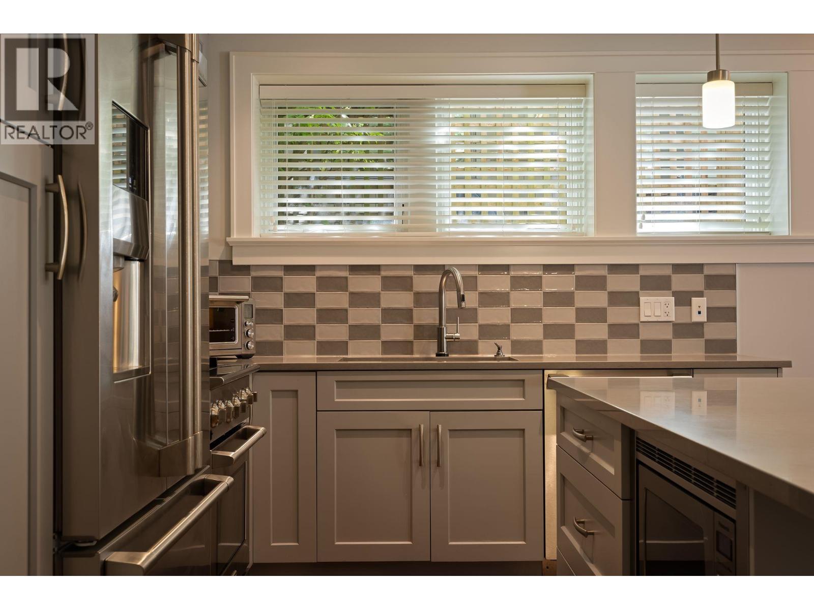 Photo of 330 W 14TH AVENUE 23