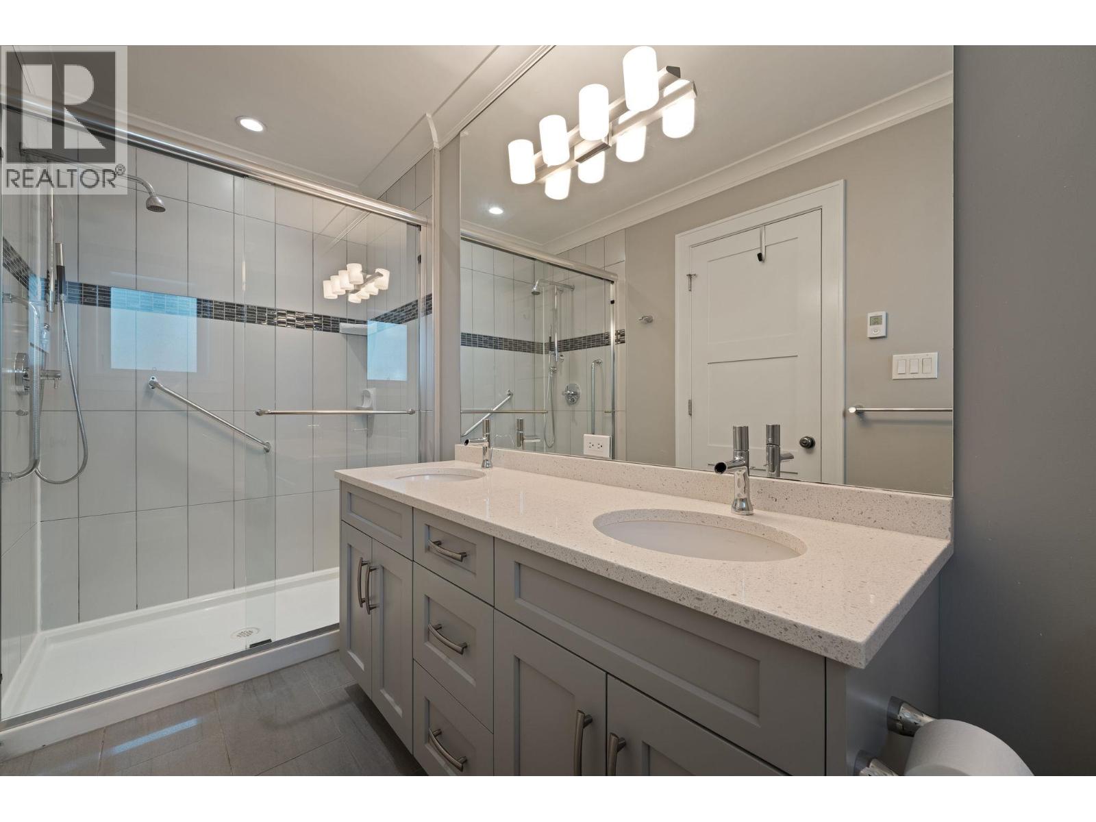 Photo of 330 W 14TH AVENUE 29