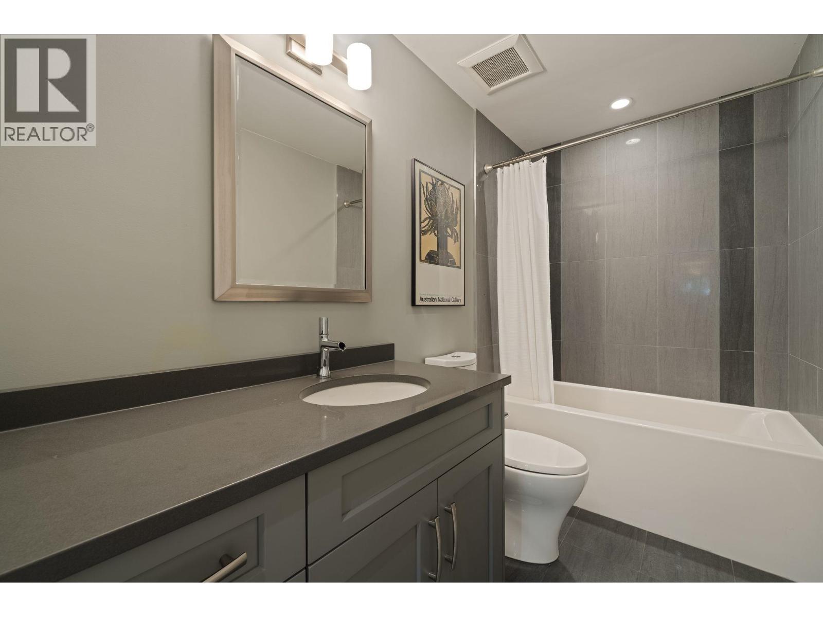 Photo of 330 W 14TH AVENUE 33