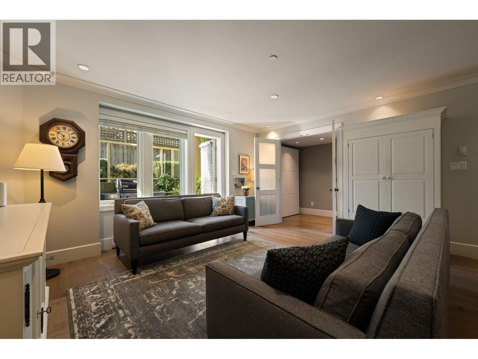 Photo of 330 W 14TH AVENUE 5