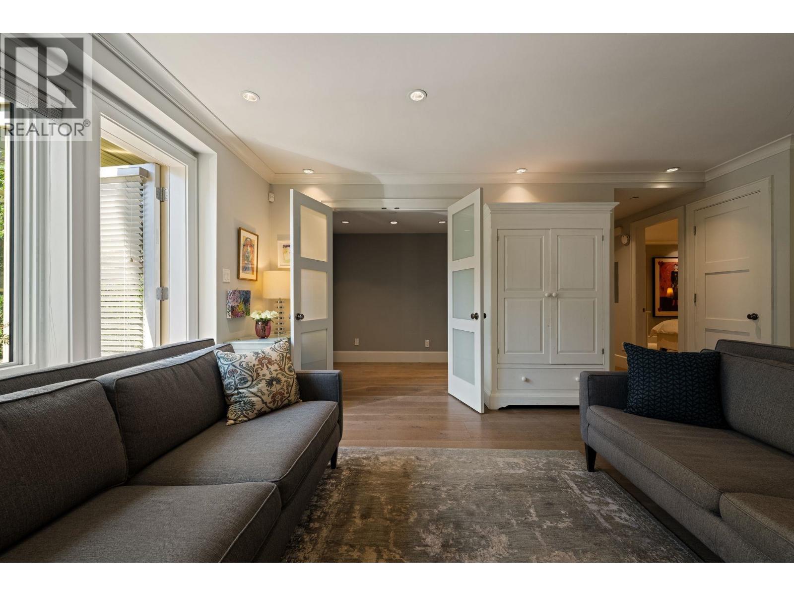 Photo of 330 W 14TH AVENUE 6