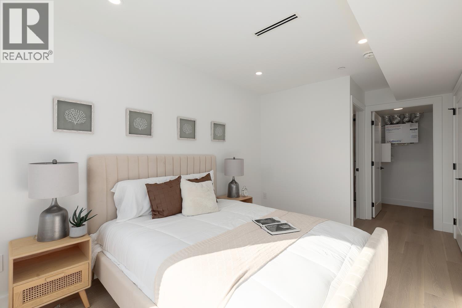 Photo of 2 2138 W 48TH AVENUE 15