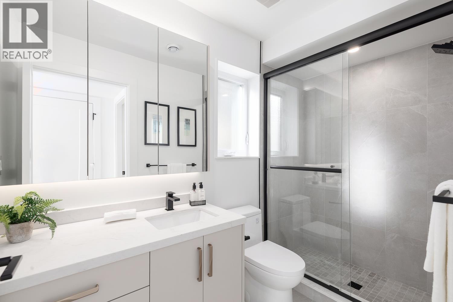 Photo of 2 2138 W 48TH AVENUE 16