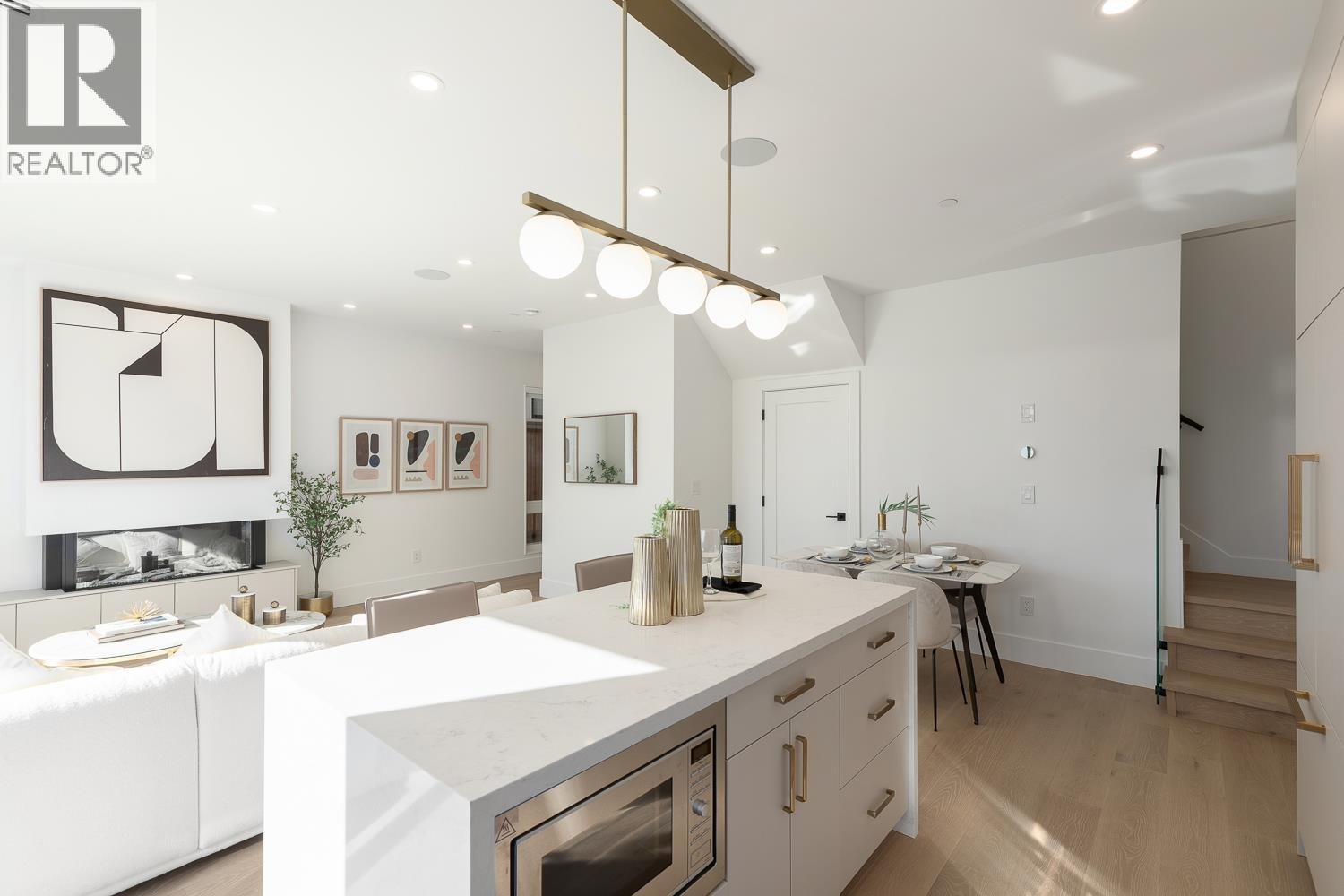 Photo of 2 2138 W 48TH AVENUE 7