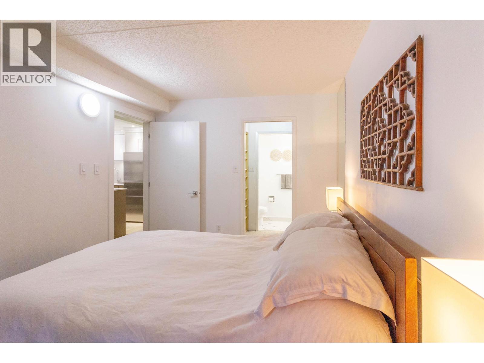 Photo of 402 4134 MAYWOOD STREET 12