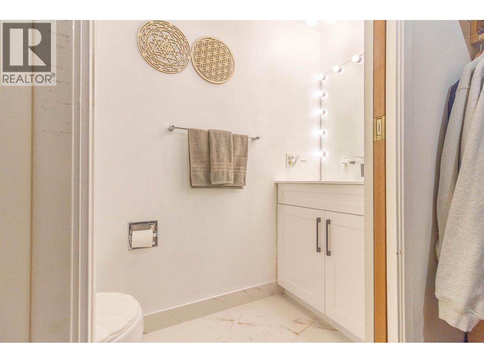 Photo of 402 4134 MAYWOOD STREET 14