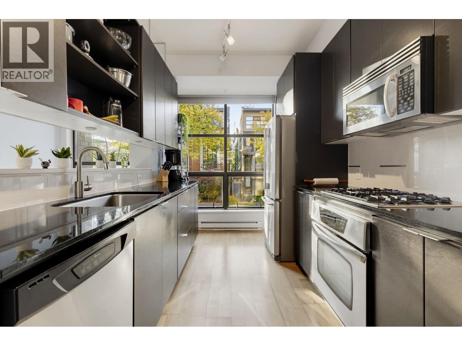 Photo of 3742 COMMERCIAL STREET 3