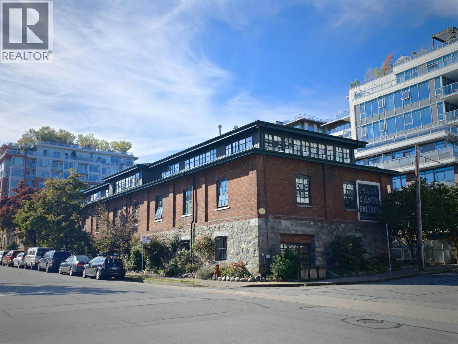 Photo of 4 280 E 6TH AVENUE 18