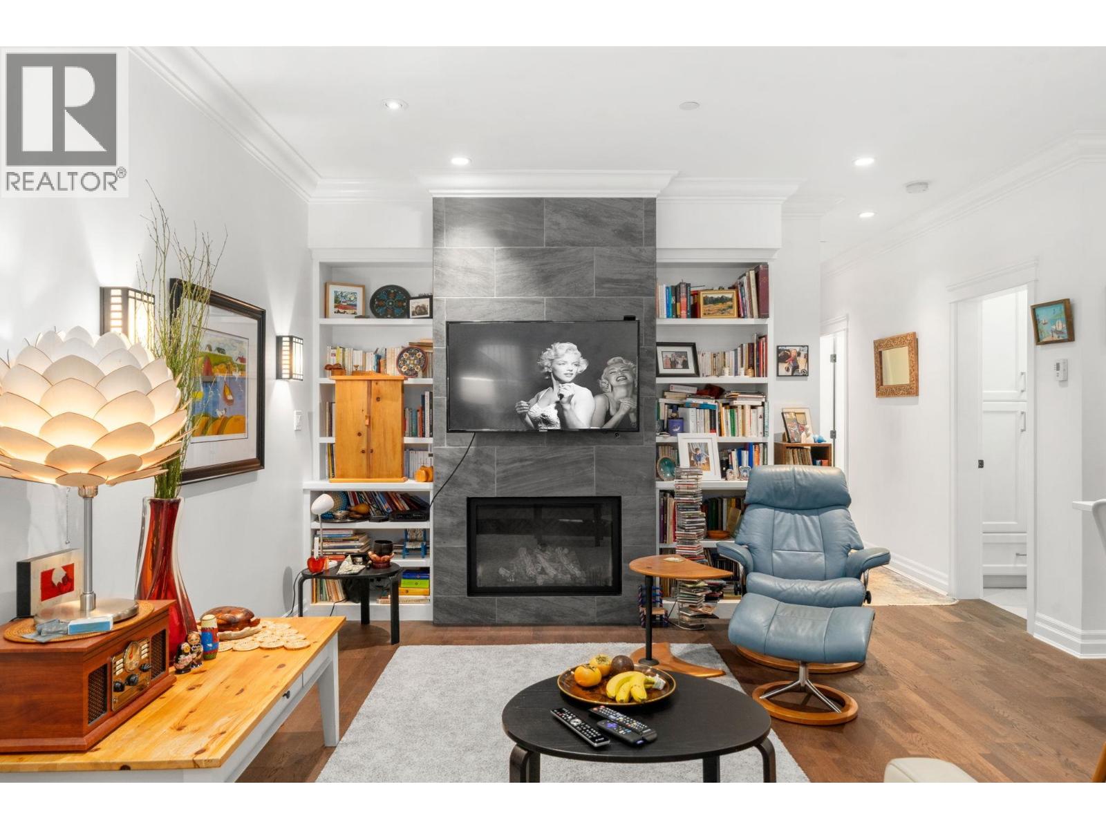 Photo of 2533 KITCHENER STREET 25