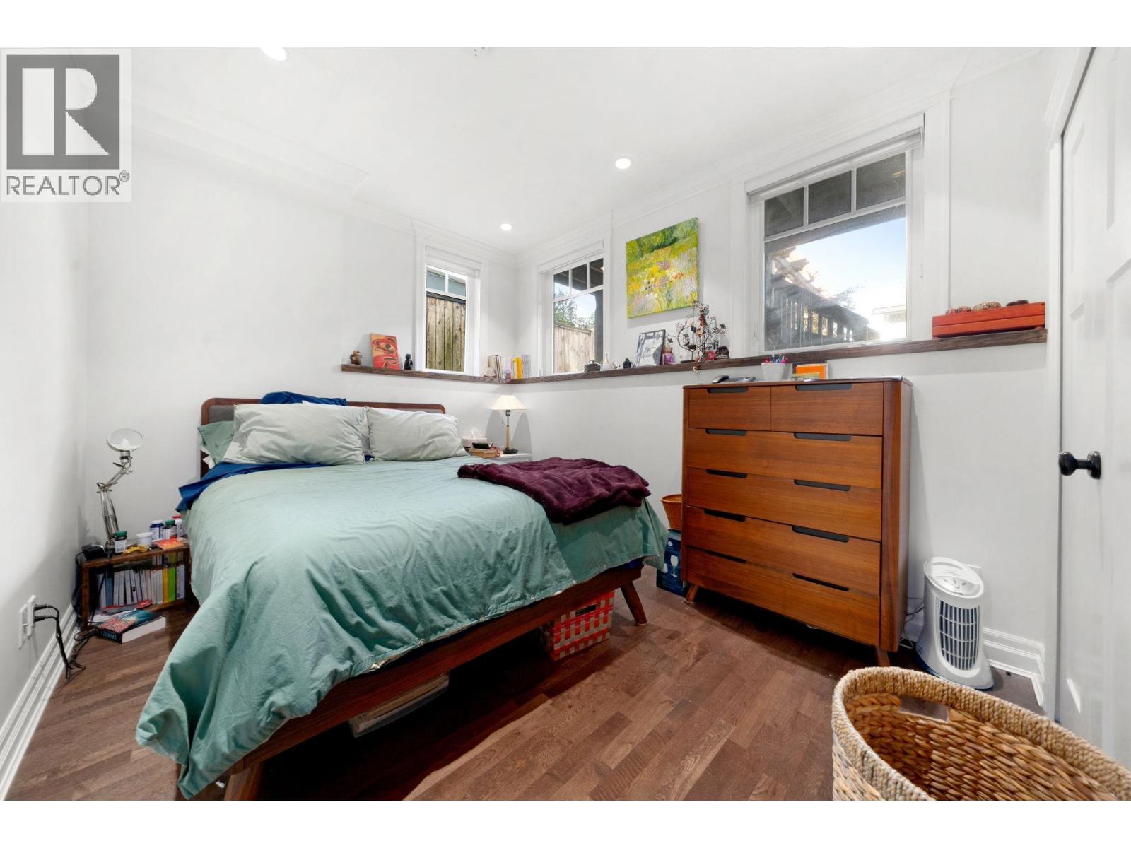 Photo of 2533 KITCHENER STREET 29