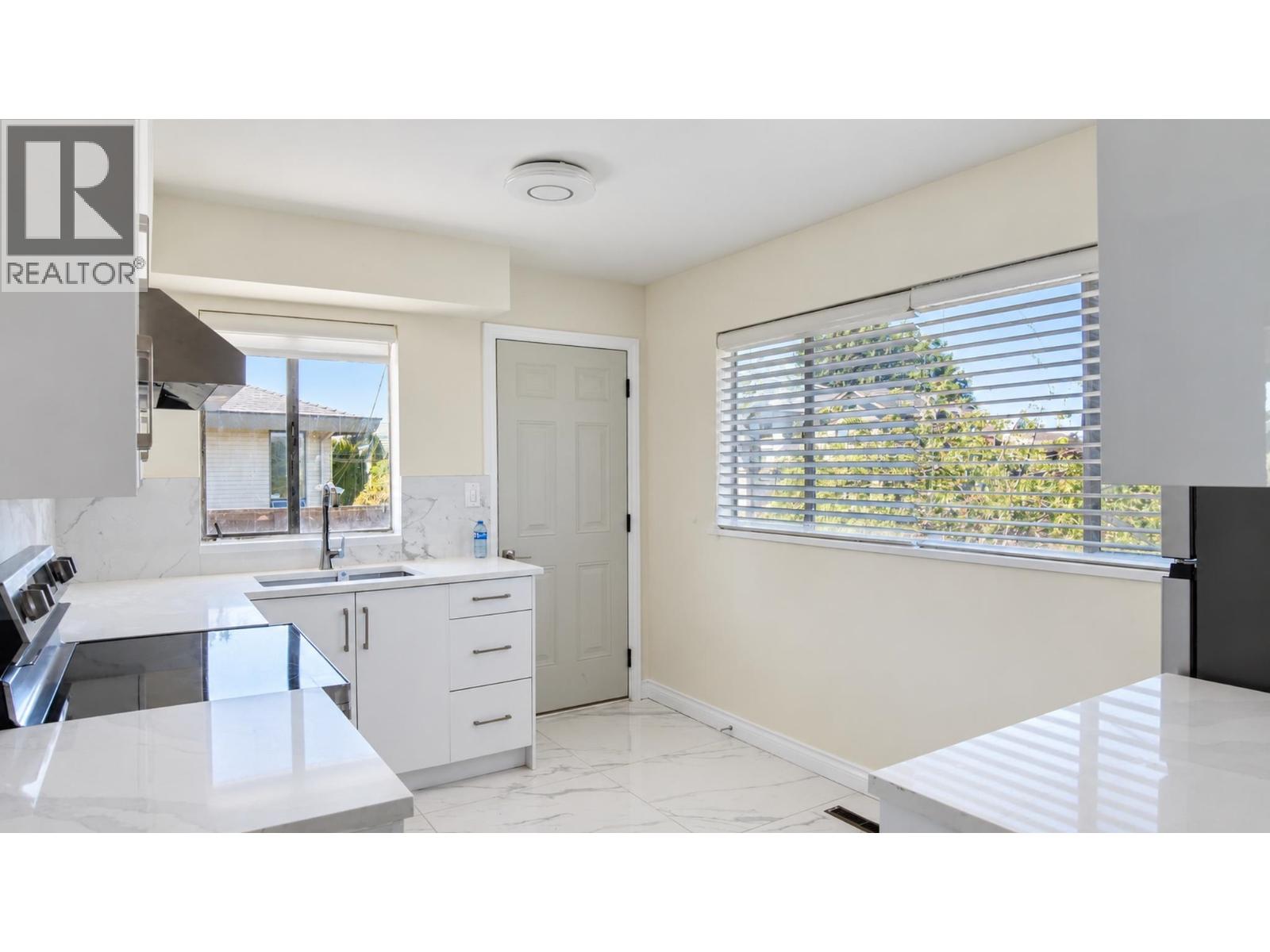 Photo of 8620 CAMDEN CRESCENT 27