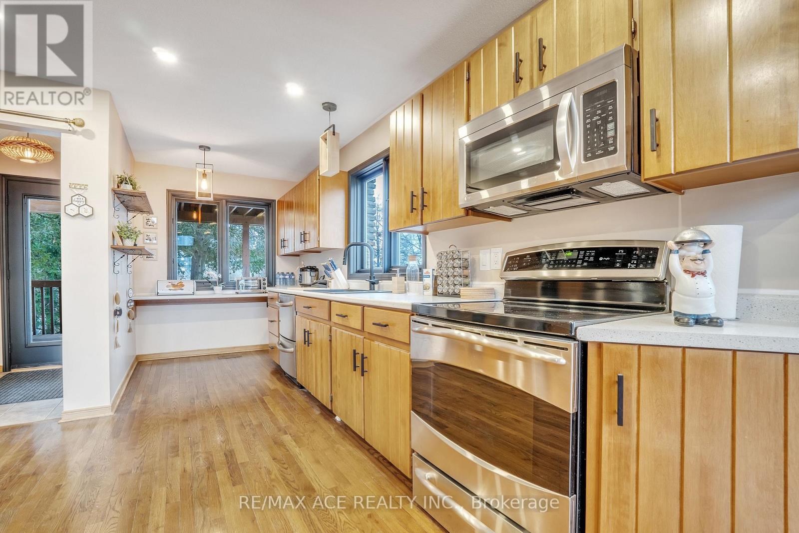 52 West Beach Road, Clarington, ON photo 23