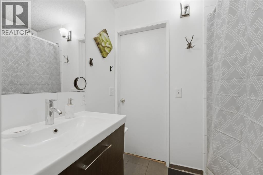 240 Shawinigan Drive SW, Calgary — photo 22