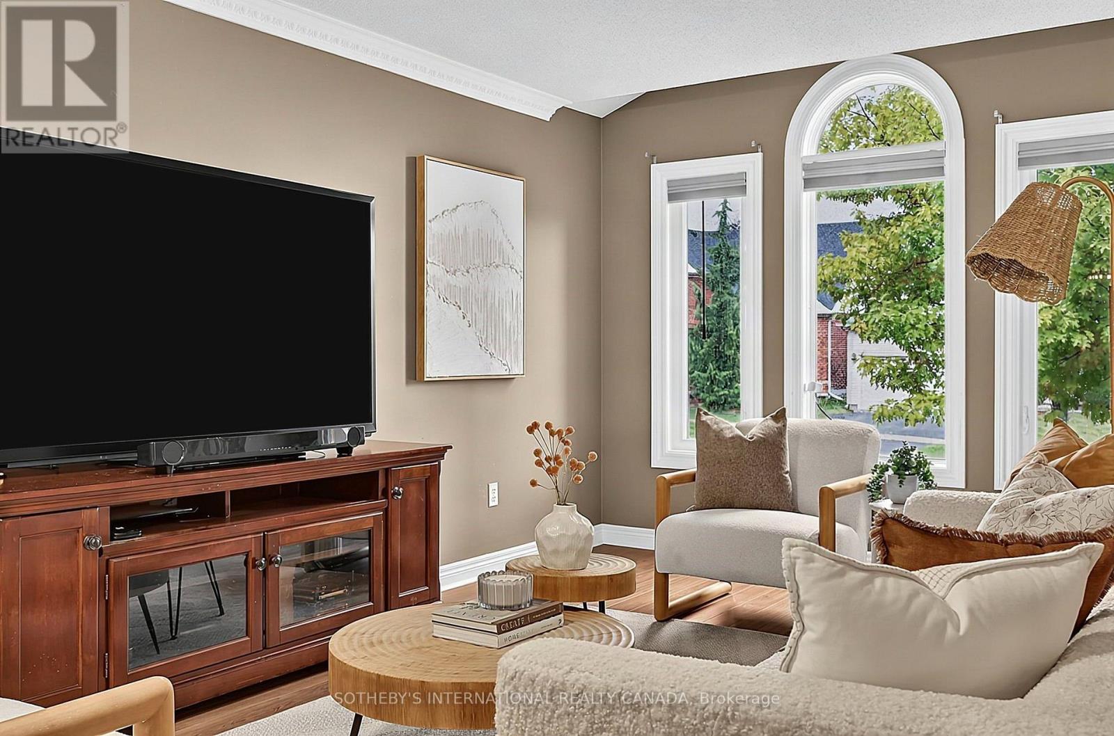 4 Brecken Drive, Georgina, ON photo 8