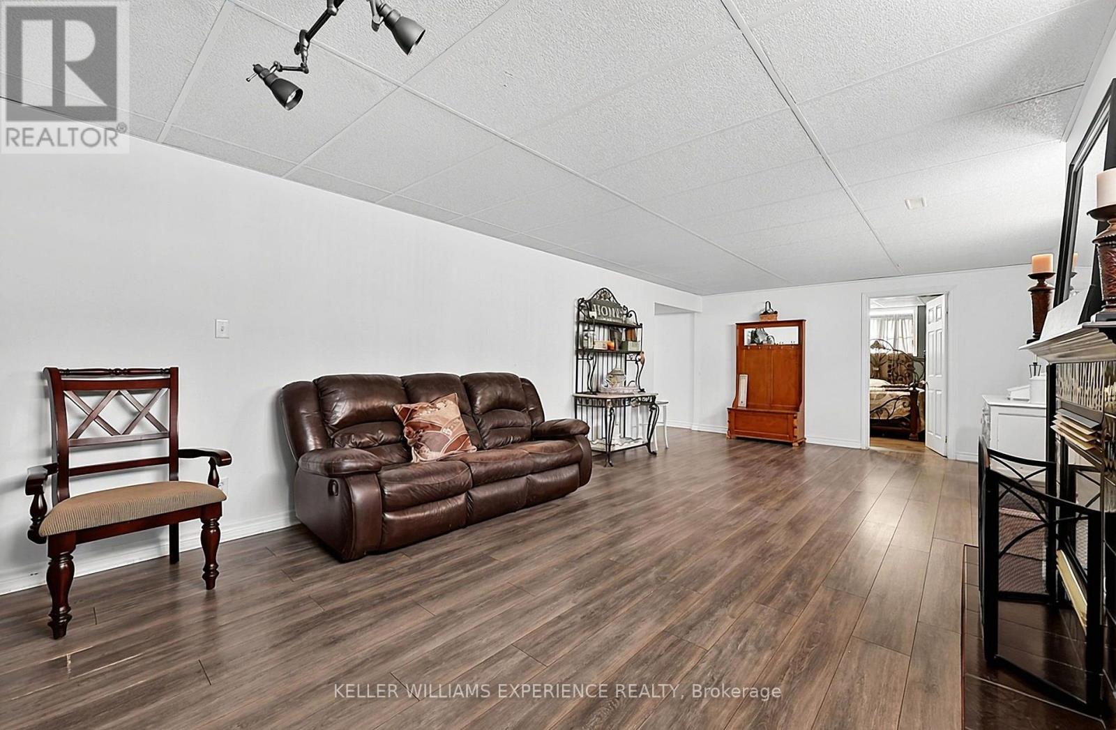 169 Emms Drive, Barrie photo 32