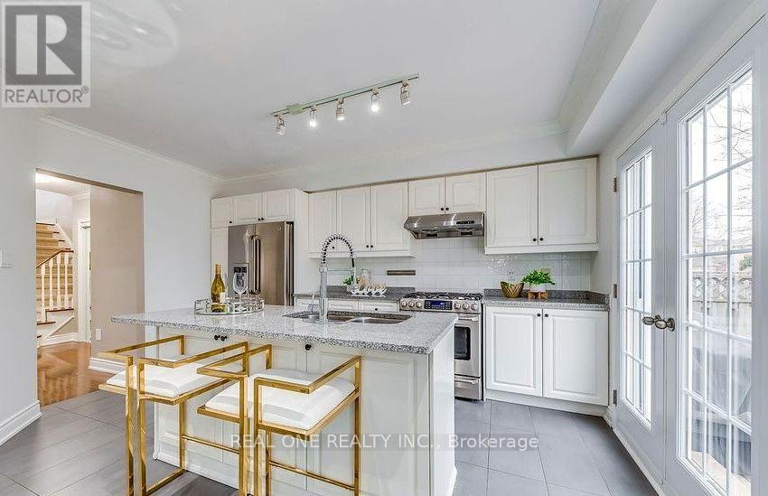 2093 Shorncliffe Boulevard, Oakville, ON photo 11