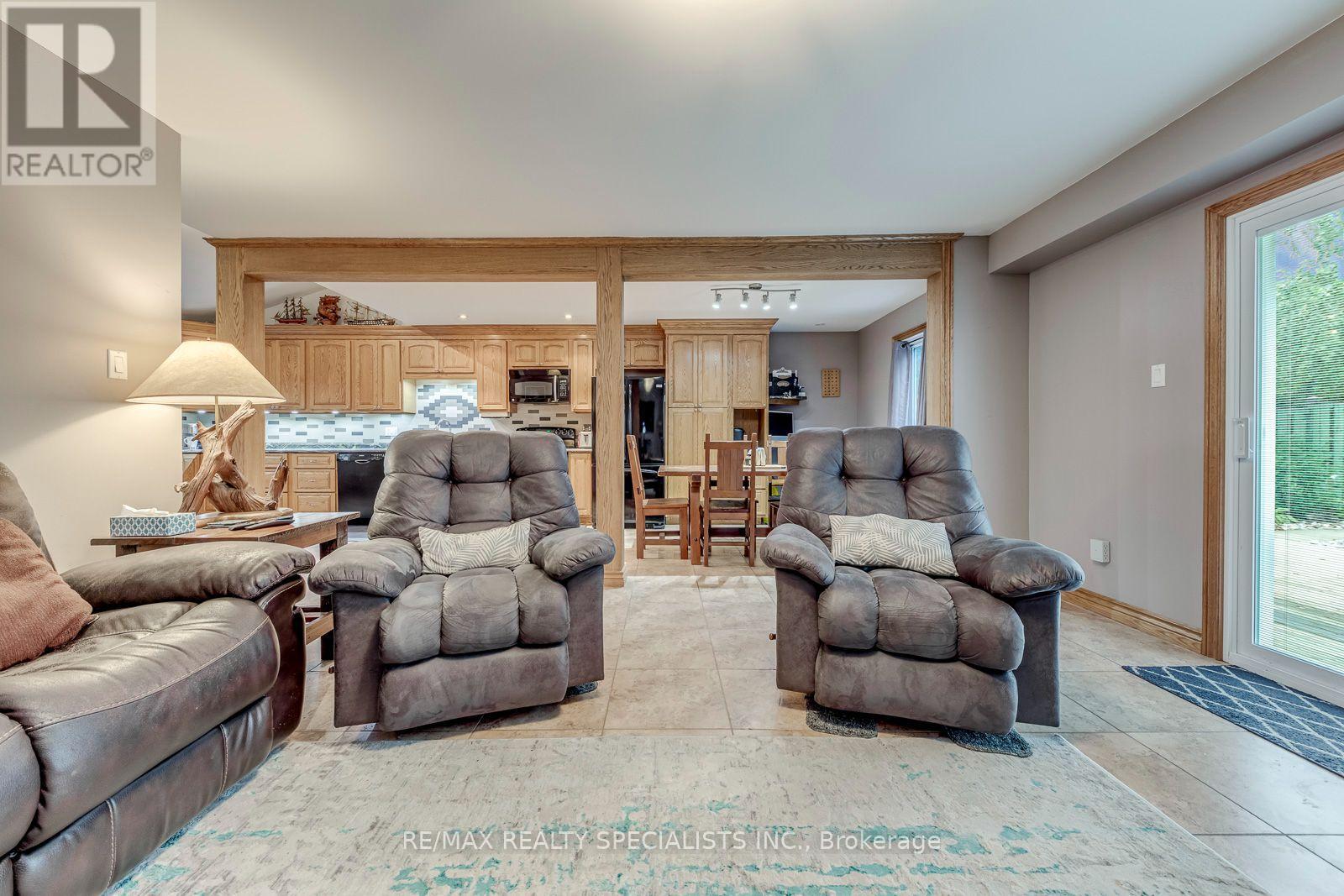4089 BARBICAN DRIVE - 20