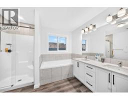 Living room - 46 Lucas Heights Nw, Calgary, AB T3P1S9 Photo 18