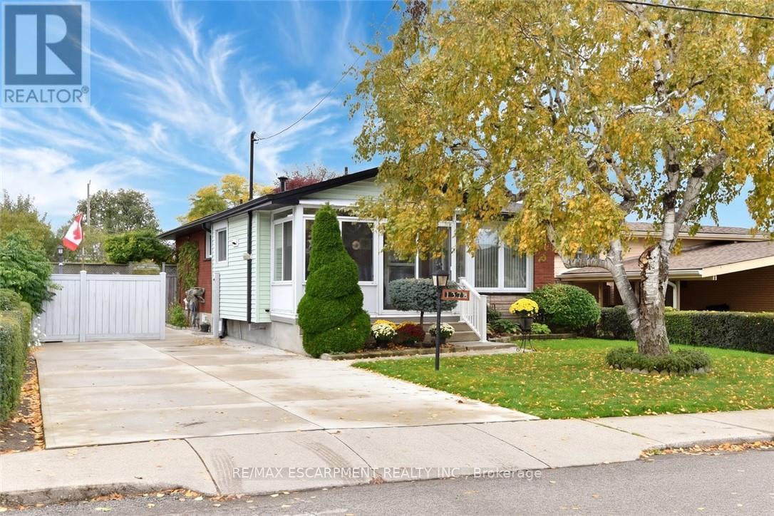 137 Fielding Crescent, Hamilton, ON photo 2