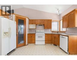 Family room - 2385 Hatcher Drive Ne, Medicine Hat, AB T1C1X5 Photo 6