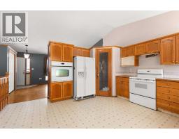 Bedroom - 2385 Hatcher Drive Ne, Medicine Hat, AB T1C1X5 Photo 7