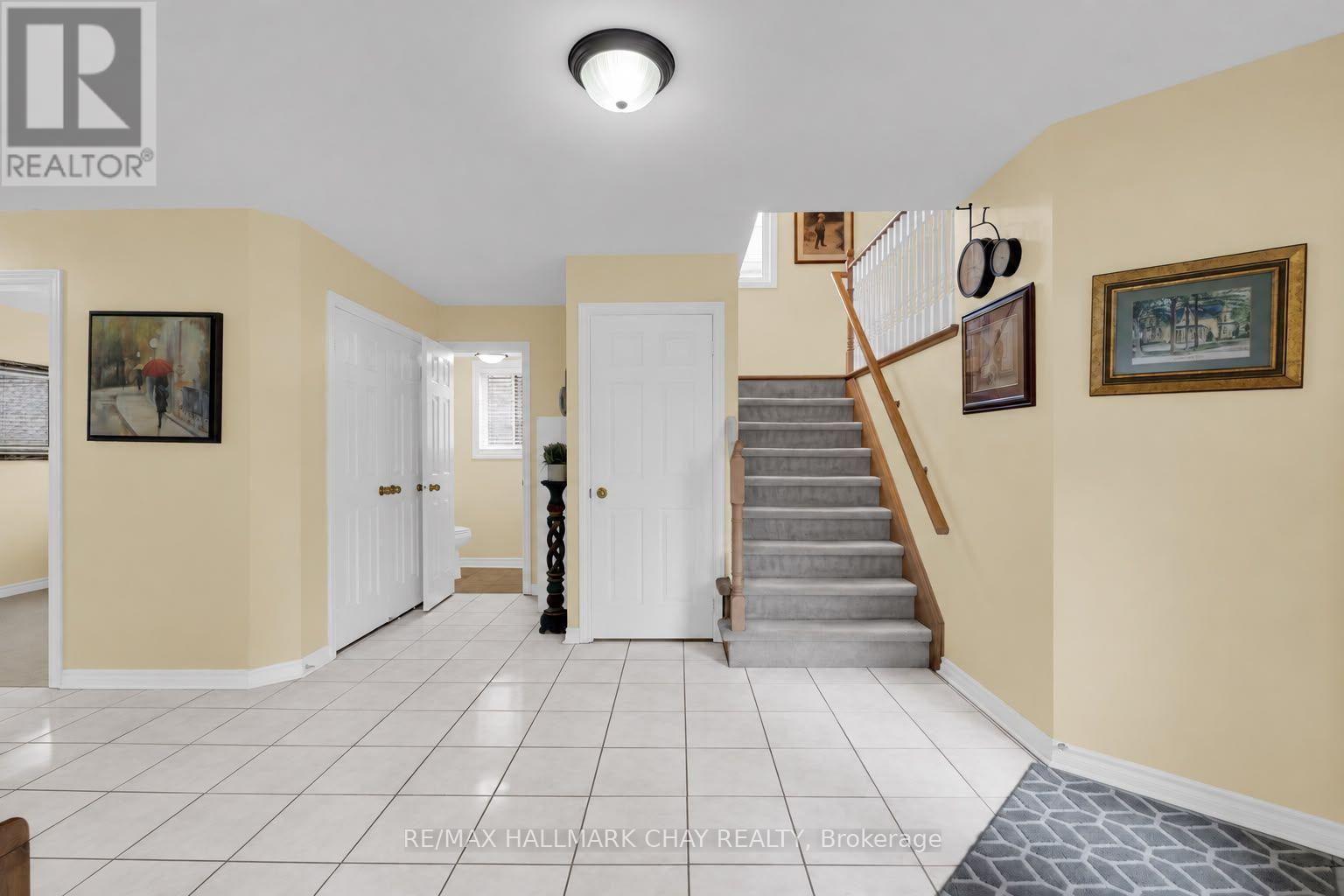 6 Whispering Pine Place, Barrie photo 5