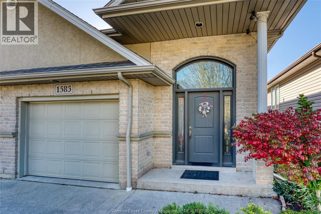 1583 CHATEAU photo 2