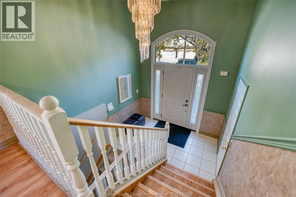 1583 CHATEAU photo 5