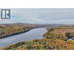 Family room - 1980 Route 105, Southampton, NB E6G1M8 Photo 6