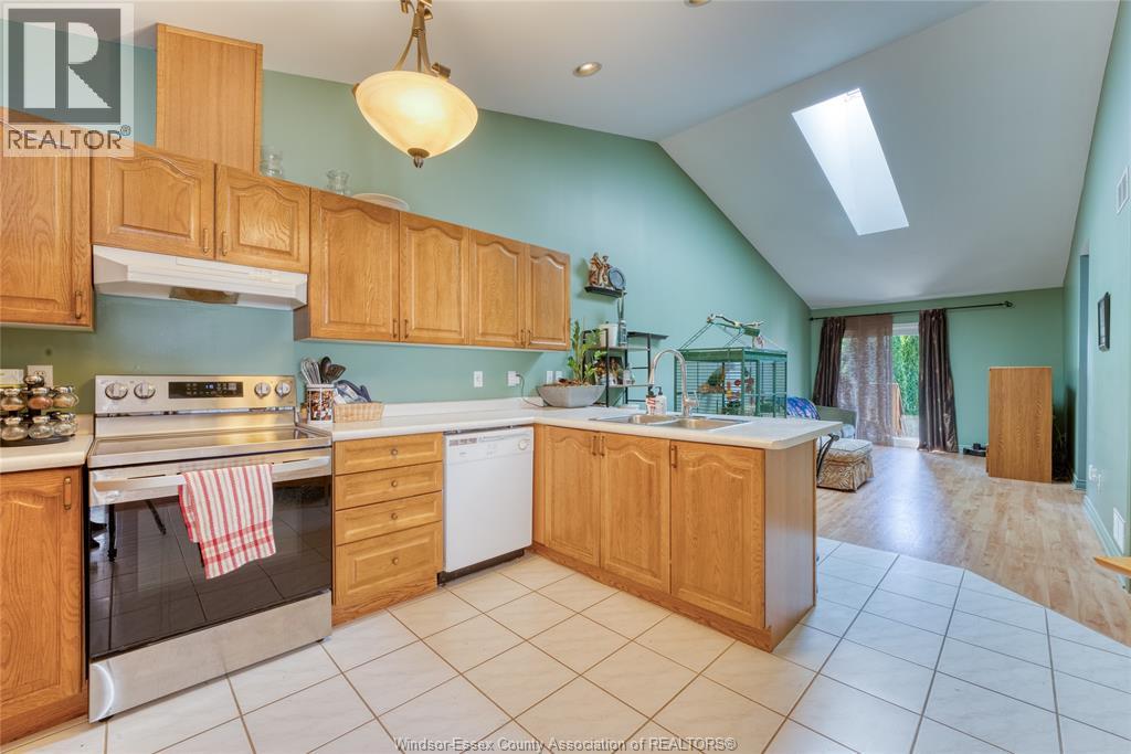 1583 CHATEAU AVENUE - 10