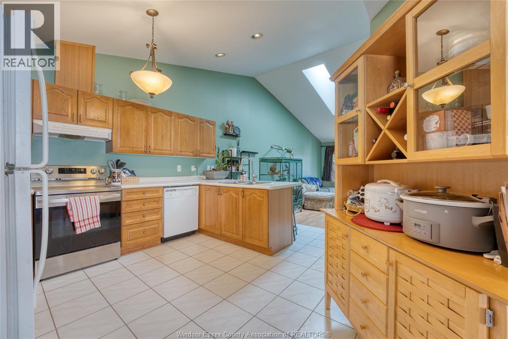 1583 CHATEAU AVENUE - 9