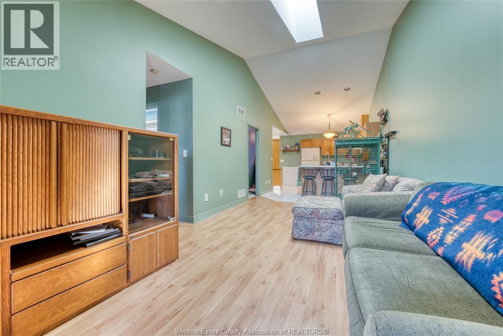 1583 CHATEAU AVENUE - 14