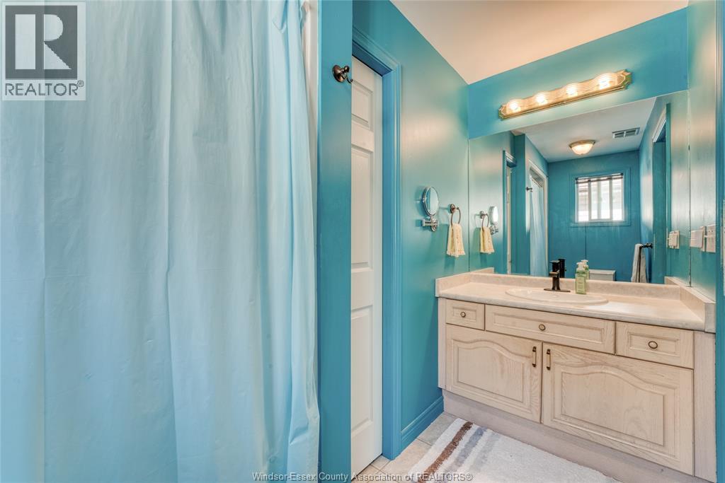 1583 CHATEAU AVENUE - 17