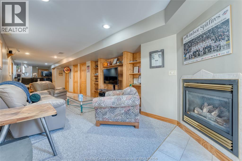 1583 CHATEAU AVENUE - 21