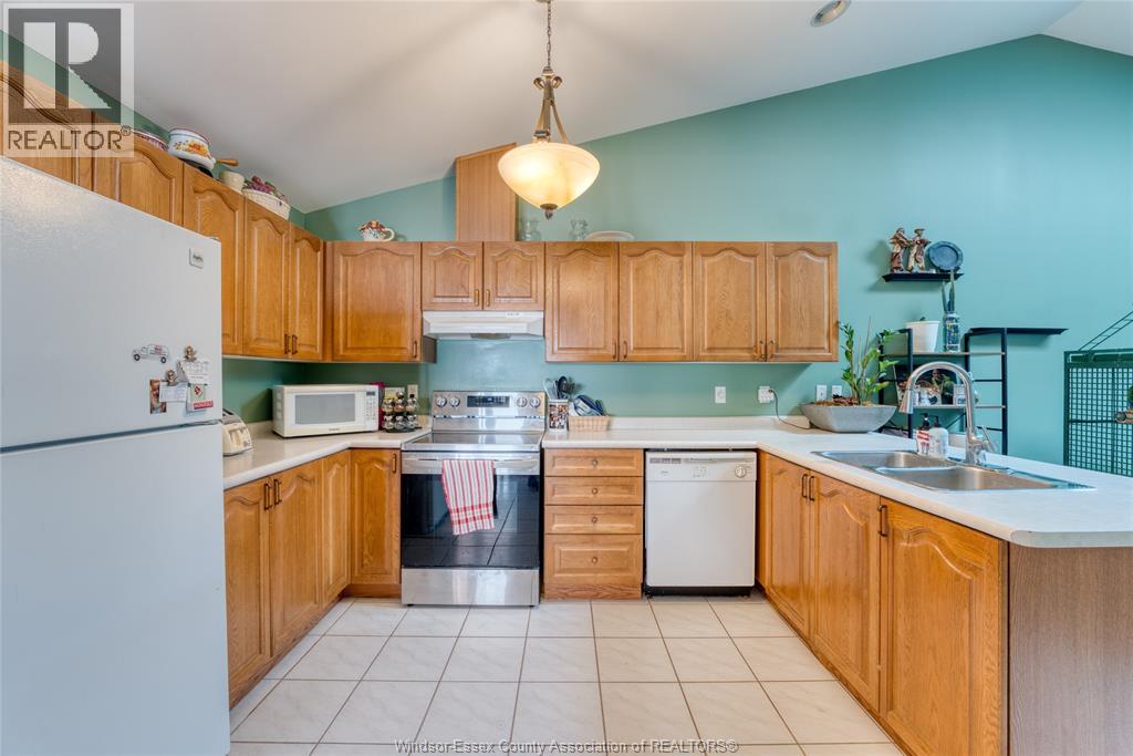 1583 CHATEAU AVENUE - 11